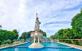 Libertyland Waterpark Resort